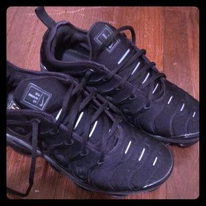 BLACK NIKE AIR VAPORMAX